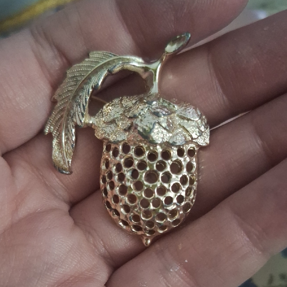 Sarah Coventry Acorn Autumn Brooch